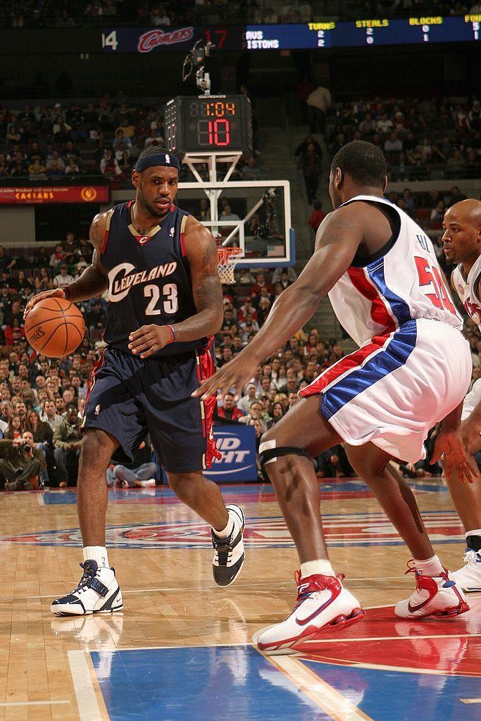 恭喜詹姆斯达成40000分历史记录！2007年，在此之前看一些零散的NBA，有一
