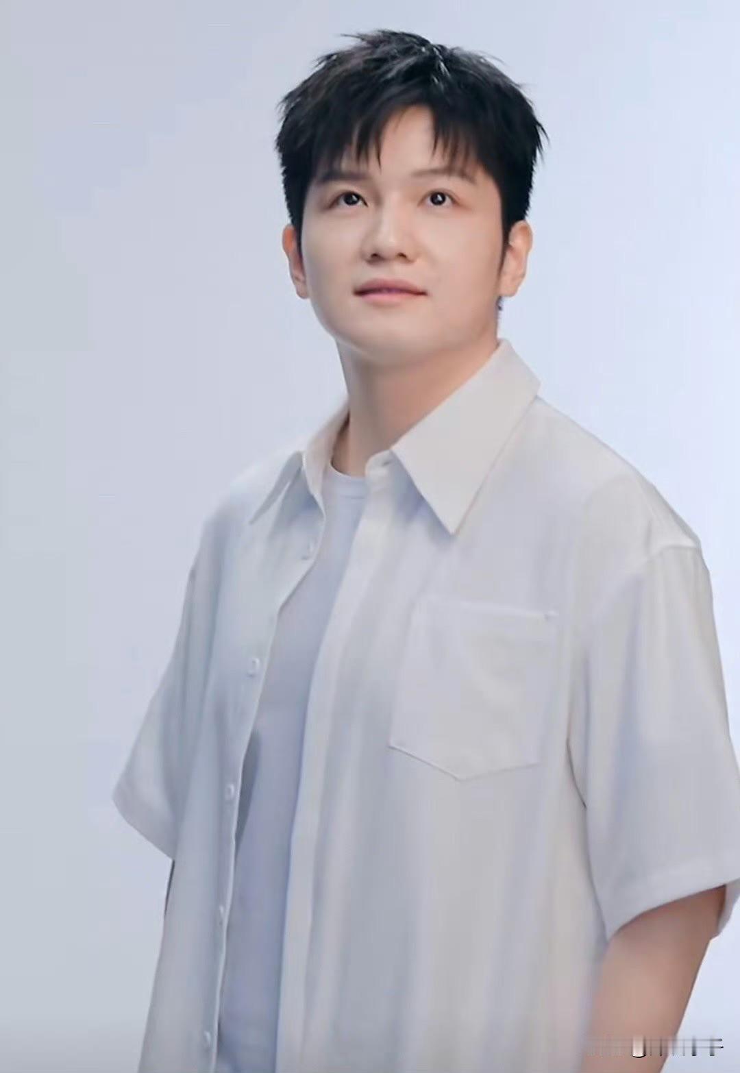 真心佩服樊振东，他穿越黑暗，依旧清澈如初！历尽千帆，归来仍是少年。
罗曼·罗兰 