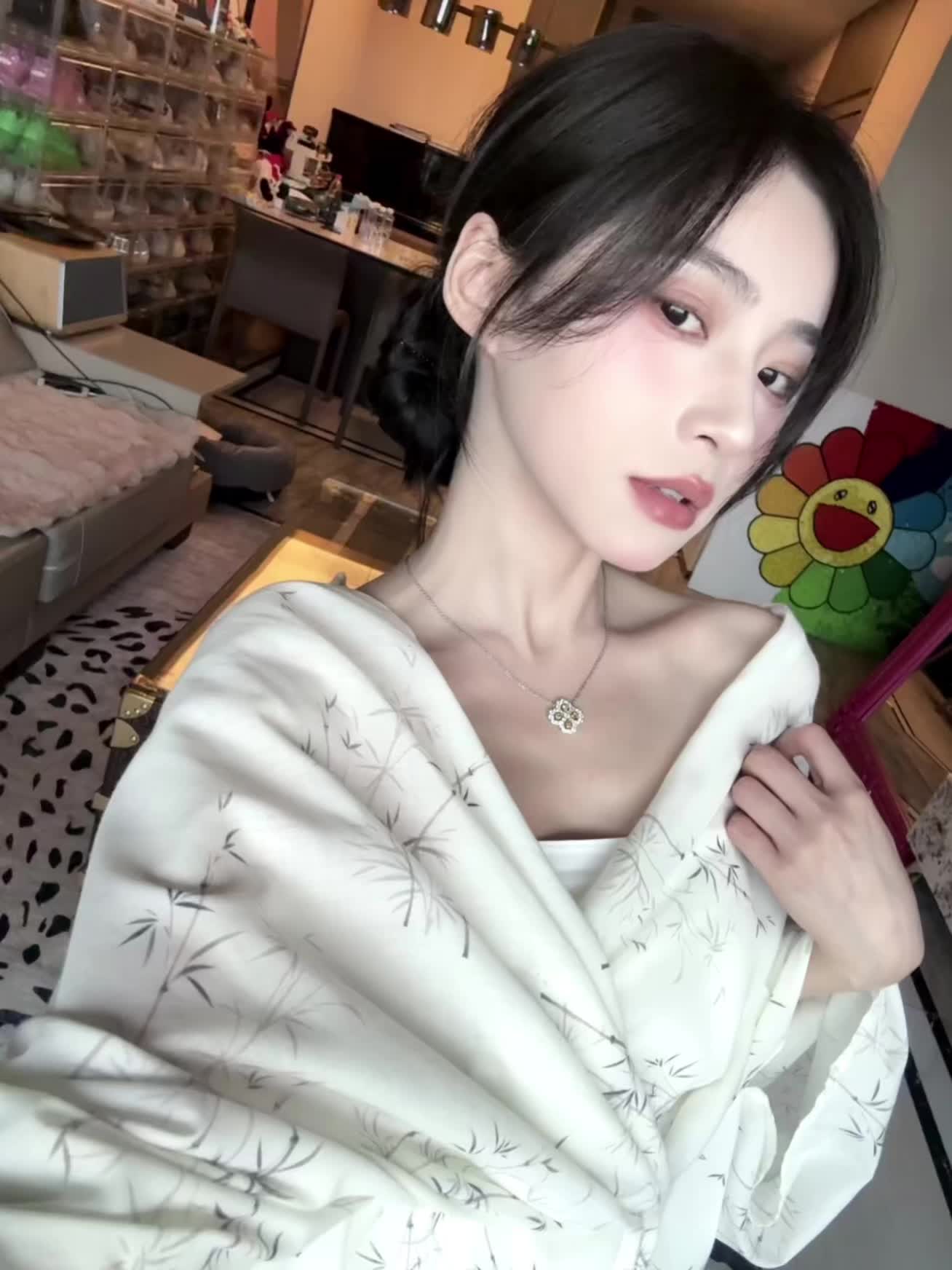 顶级关系的本质 是两个觉醒者的灵魂投名状 真正的连接 诞生于两个独立灵...