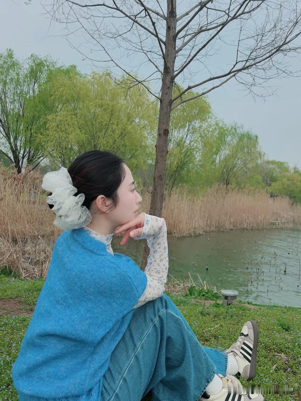天气好就喜欢出门逛逛，看看美丽的风景，心情也很愉悦。你们天气好都喜欢出去玩吗？