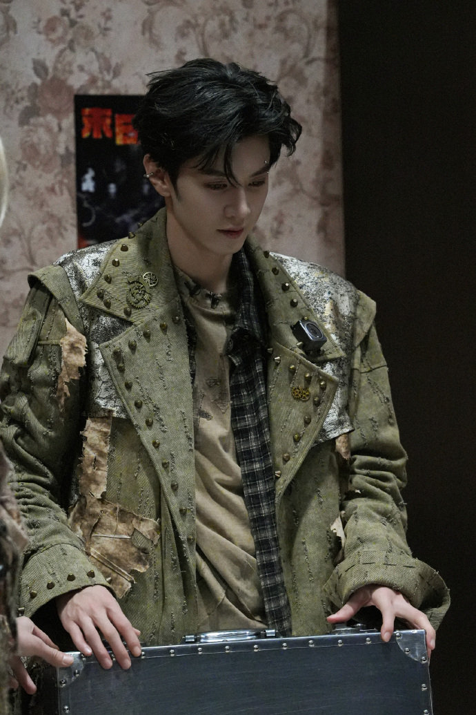 陈哲远跳撒娇舞那又怎样大侦探 陈哲远：这个舞我真的不行。陈哲远跳完后：那又怎样~