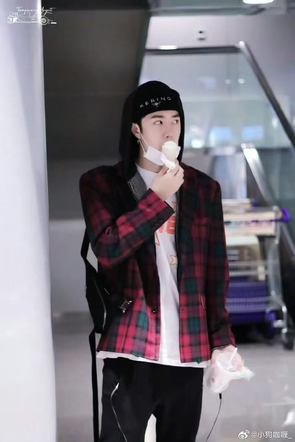 博君一肖  今天是王一博上厕所误机买了冰激凌最后掉了八周年 