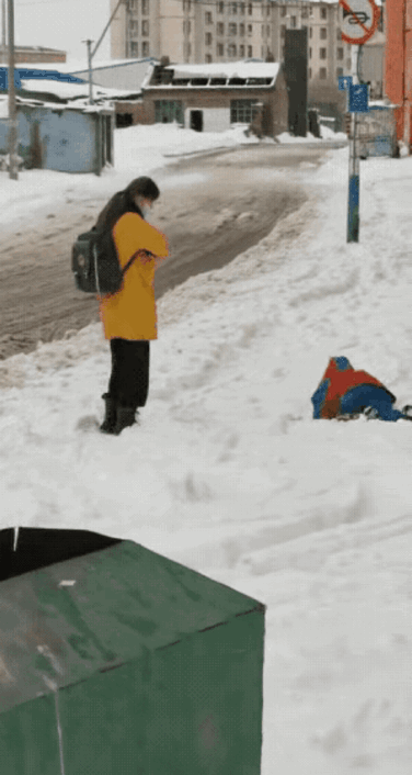 爬吧，爬吧，爬回家吃竹笋炒肉丝！