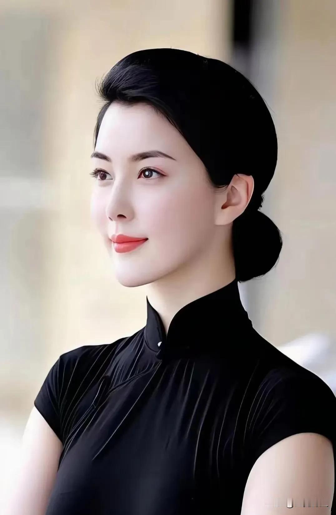 水调歌头•感恩节抒怀
文/无冕诗人

一

秋尽叶飘舞，节至意难休。感恩心起，回