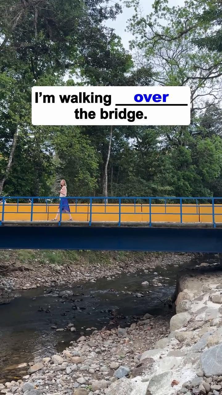 ·I'm walking over the bridge.
·I'm walki