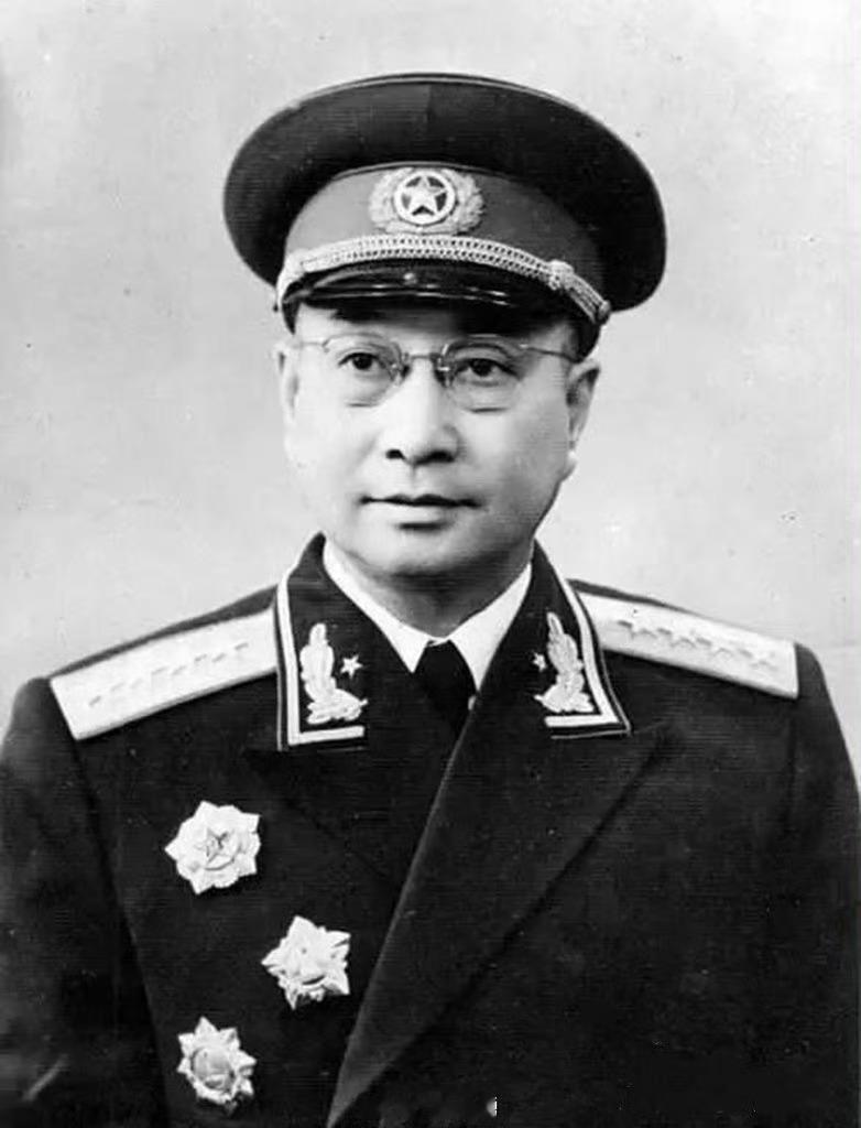 【纪念陈赓大将诞辰123周年】陈赓，原名陈庶康，19岁加入中国共产党，21岁进入