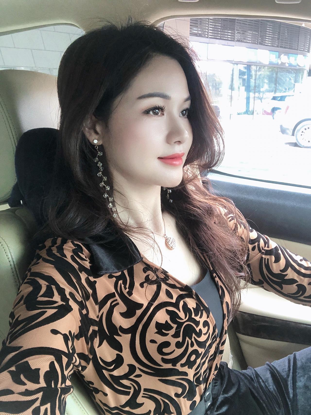 笑起来面对生活努力变成你想要的样子 不惧时光优雅到老气质范 自恋走起😅😂