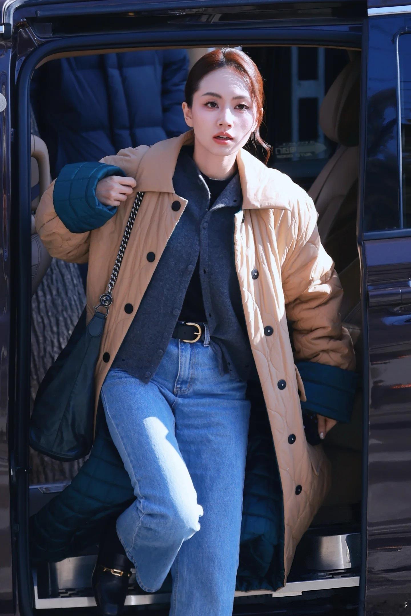 刘惜君粤语清唱春风得意 从去年的粤语金曲串烧到今年的《春风得意》，刘惜君的春晚舞