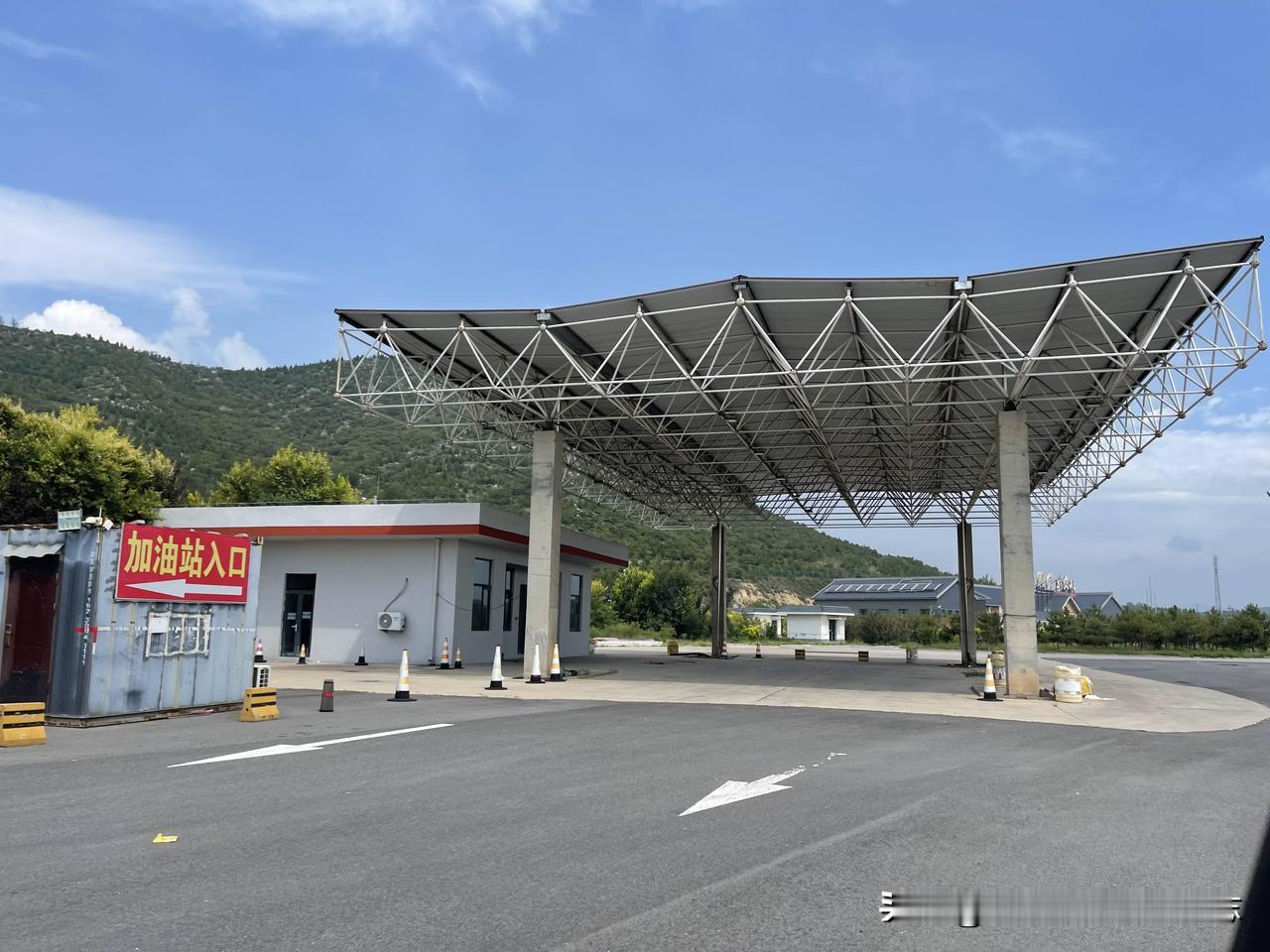 没有加油站，从邢台邯郸北方向去长治的通天峡景区，一路走太行山高速，路上风景很漂亮