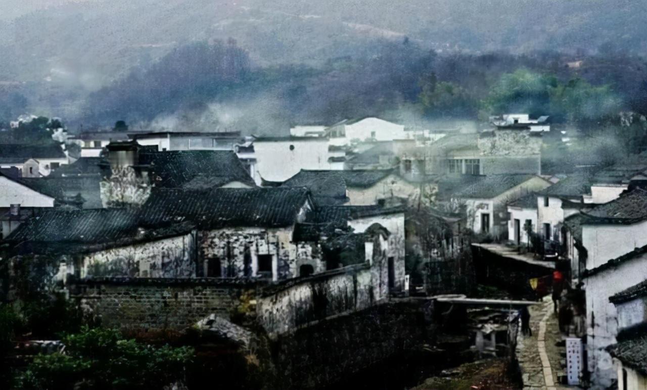 五年20多个青壮年离奇身亡，死者都是男性，而女性却相安无事，村民说这是“阎王降罪