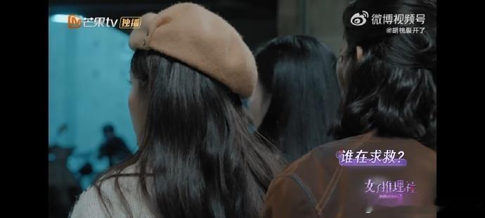 田曦薇张开双臂这下好帅  可能就是下意识的就张开双臂了，真在被帅到了，姐姐非常的