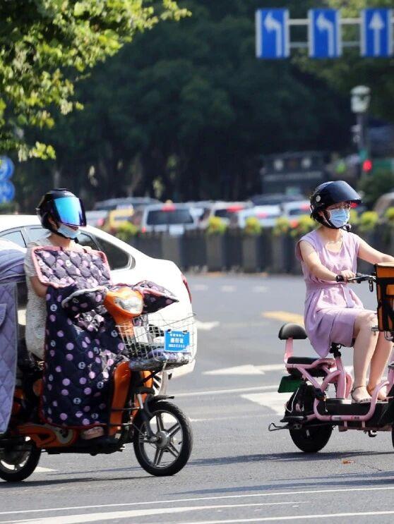 2025年12月1日，电动自行车新国标正式落地实施，以前的老款电动车也将全面禁止