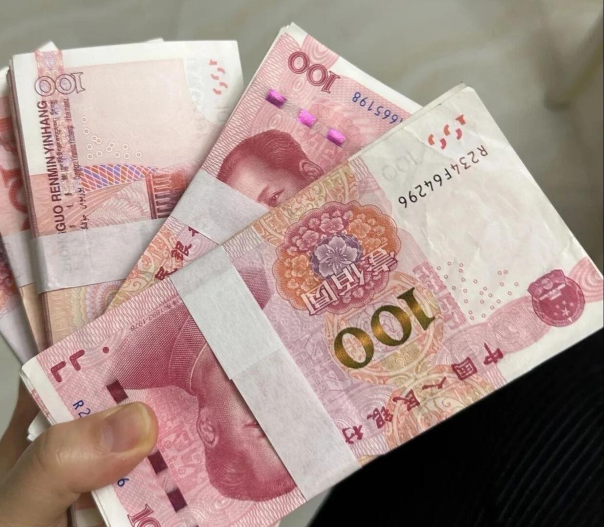 谁能拒绝这一抹治愈的中国红？前几年买房跟姐姐借了5万块钱，时间也比较久啦，准备趁