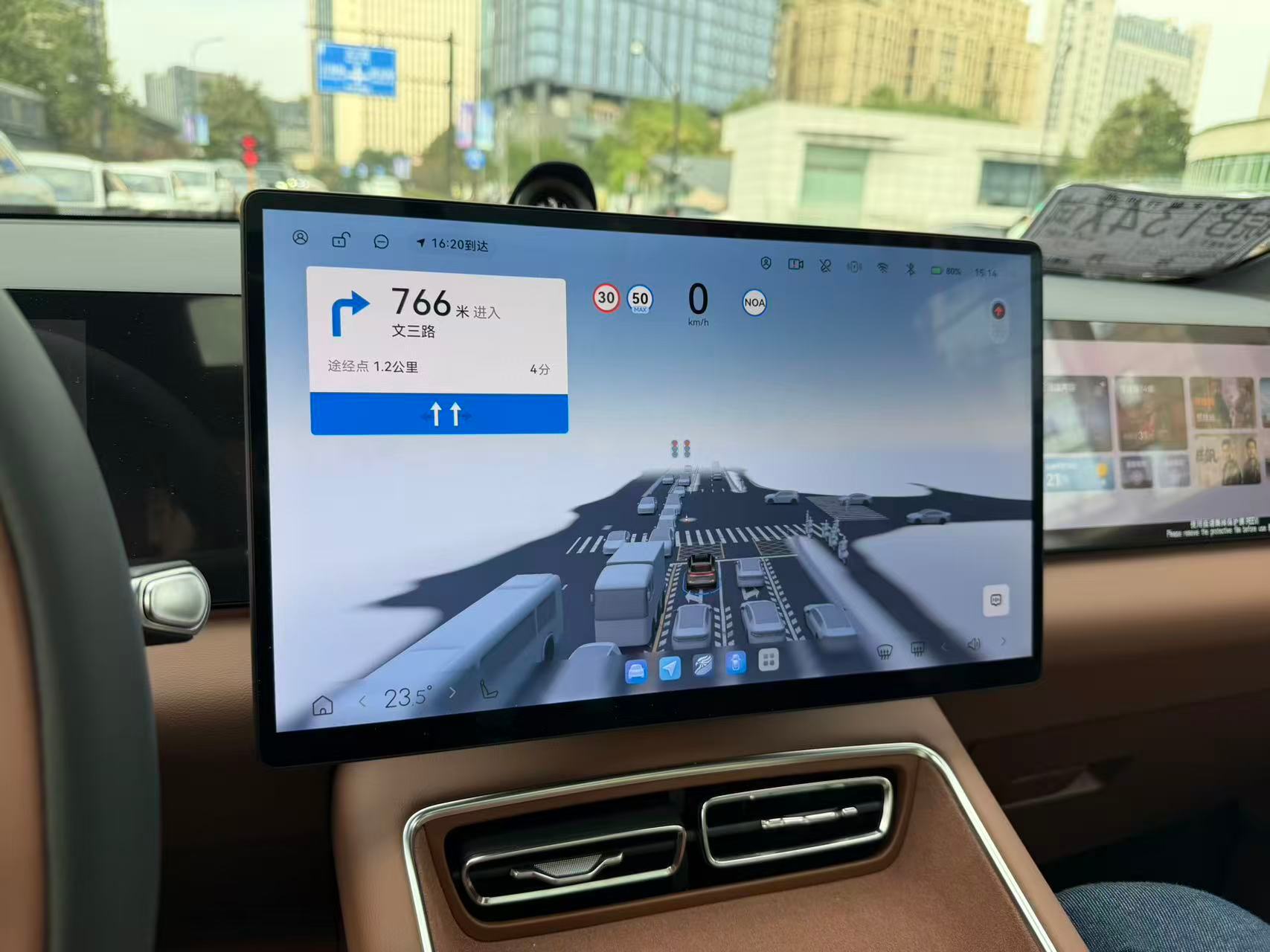 再来讲讲，HSD的泛化能力，或者说在不同的城市能力上不会有太大的落差。地平线HS