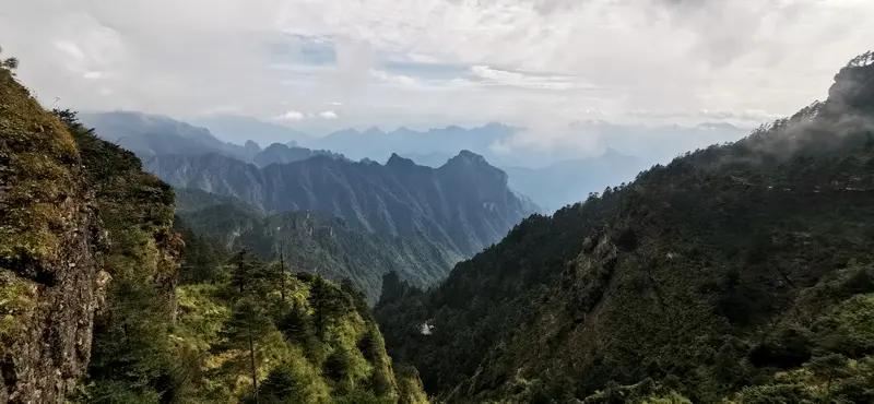 出发吧趁现在，去神农架旅游带上华为设备准没错！之前我去神农架，华为手机那拍照效果