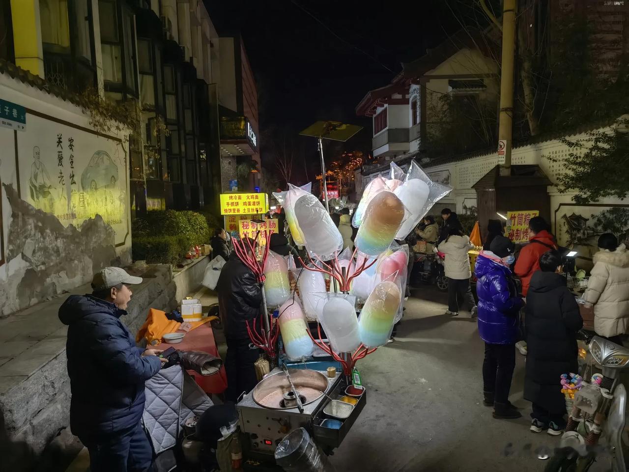 一张图分享新春美食春夜，棉花糖。济南街头