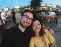 亚裔女子李柯琳为了留住白人男友克里斯，毅然将自己的左肾当作定情礼物，亲手送到了身