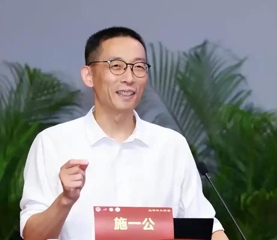 中国科学院院士施一公曾经再次抛出惊人言论：“清华70%至 80%的高考状元去哪儿