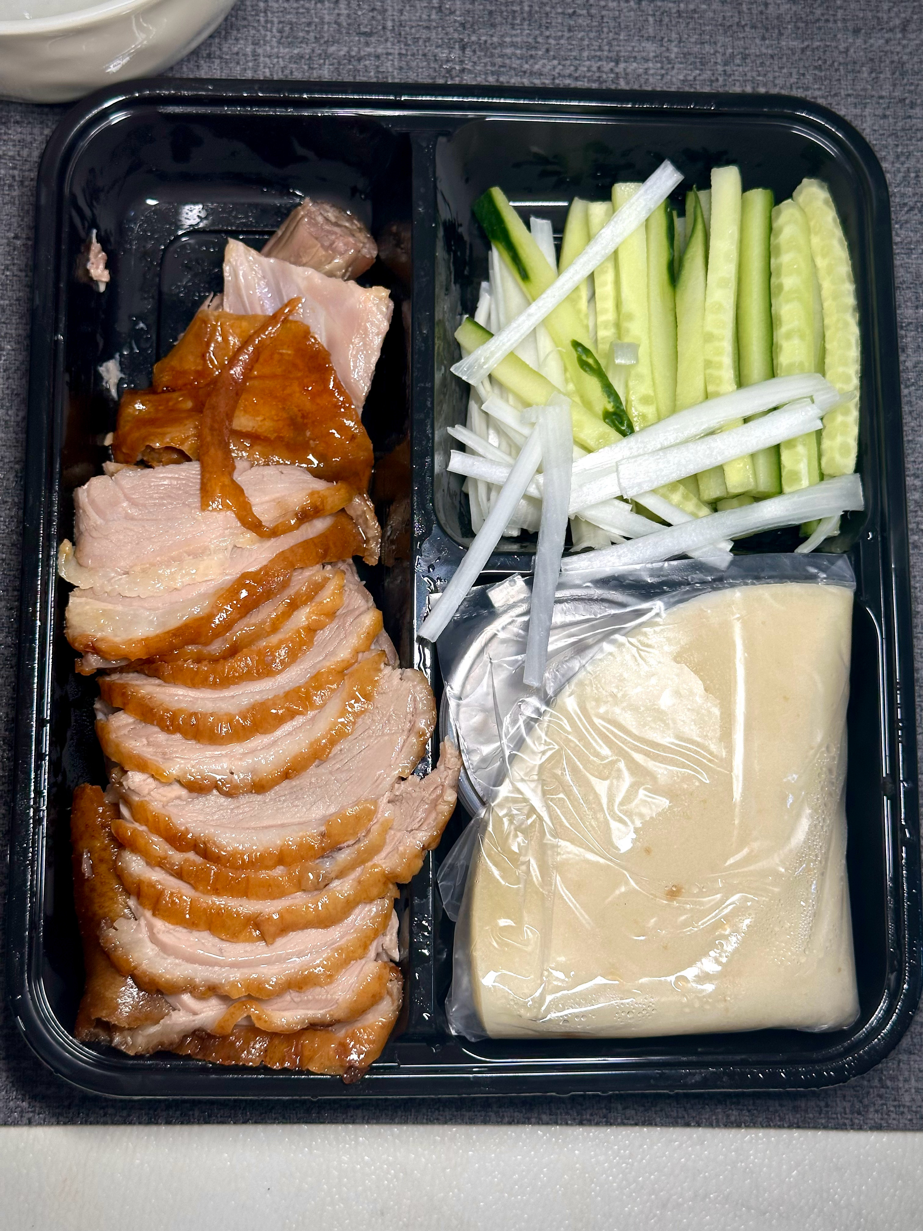 美食  家属煮了两小时的粥  好喝！再配上腌瓜和腐乳 简直美味说好的清淡饮食 还