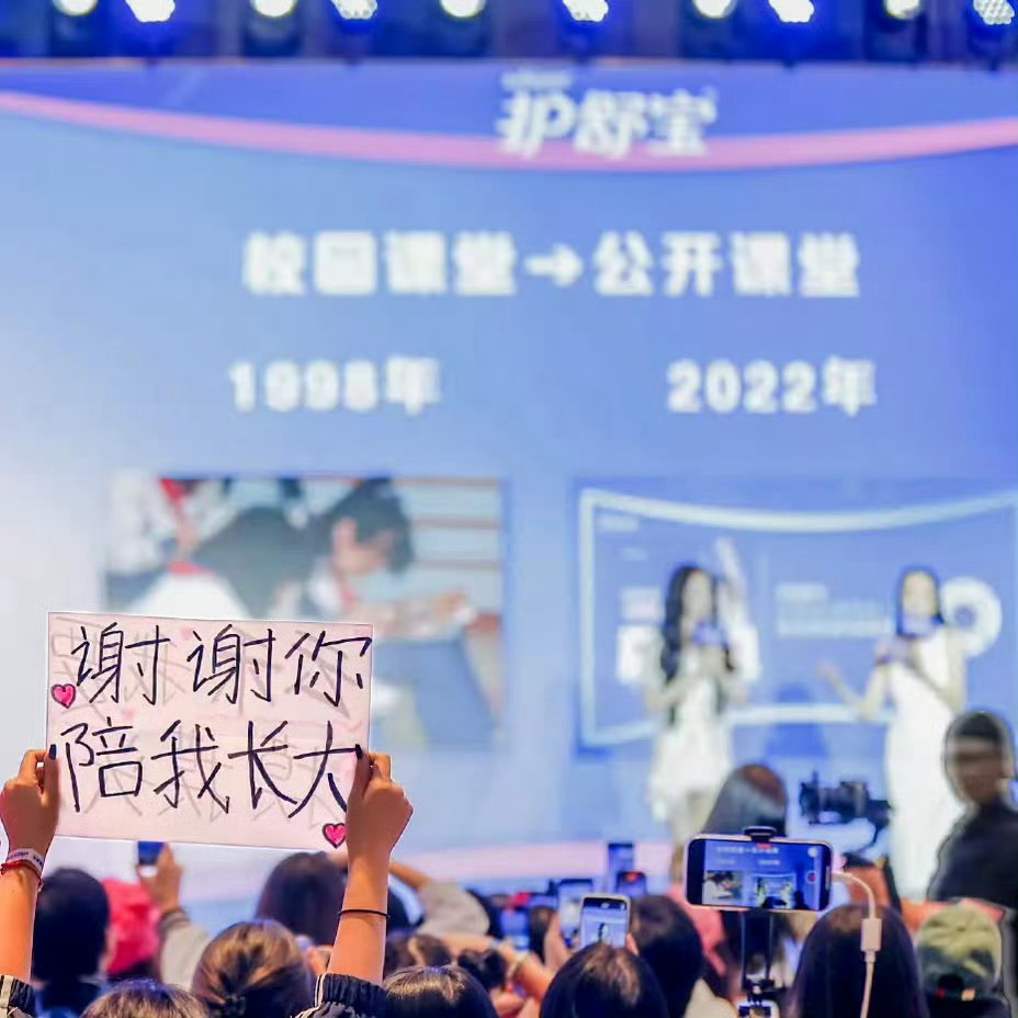 迪丽热巴路虎卫士全驭代言人迪丽热巴 dlrb 热巴开卫士 dlrb 迪丽热巴卫蓝