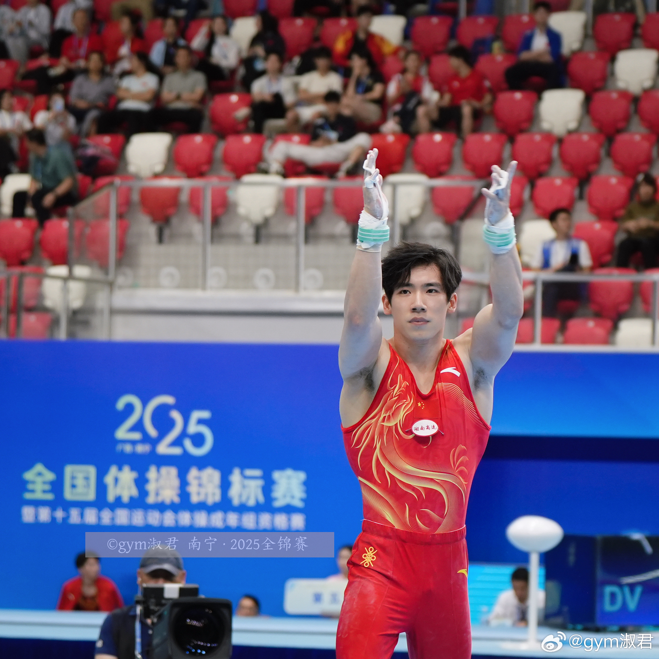 体操张博恒 ㊗️生日快乐！拿多多的牌子！👏👏👏 