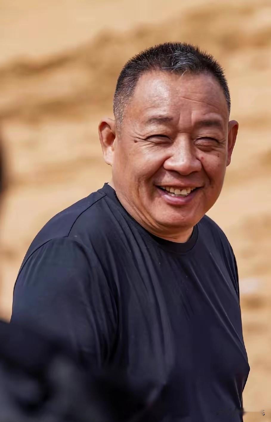 于东来的成功是有原因的
光看面相，都有答案
我问了婆婆，她看着其貌不扬，为什么这