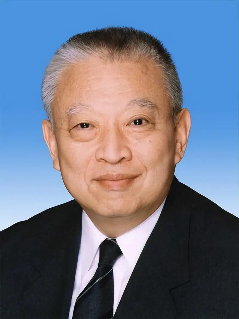 董建华离世，他最大的牵挂不是别的，而是那个相爱相伴多年的妻子。从初恋走到白首，身