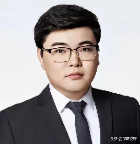 杨朔，男，1998年出生，哈尔滨人，现任哈尔滨工业大学（深圳）计算机学院长聘教授