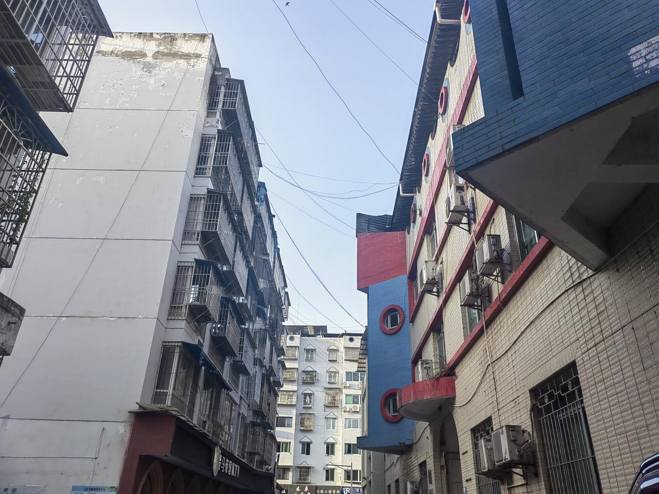 不知你是否留意过
真正和睦恩爱的夫妻
会关起家门
共同抵御外界的风雨
他们彼此恩