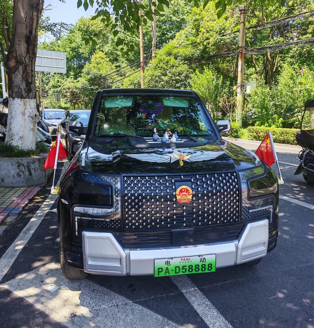 这位大爷👨🏻‍🦳，现实生活中应该是个很有趣的人[doge]  ​​​