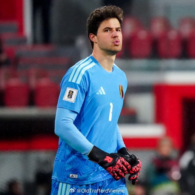 比利时国家队阵容公布，拉曼斯入选看能不能首发，好像库尔图瓦有伤？ 