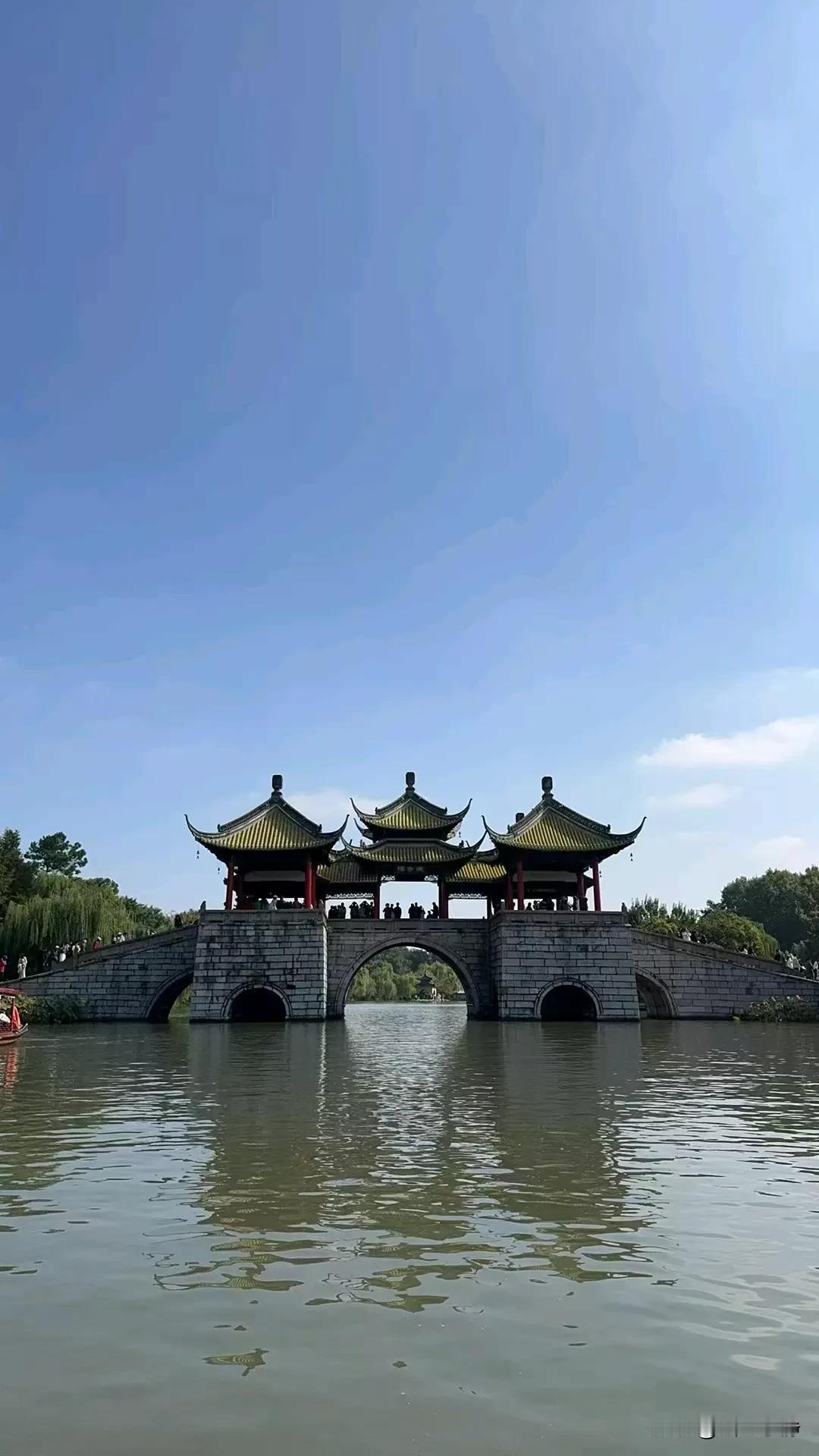 世上最难的事，是战胜自己。
真正厉害的人，常自省，能自律，懂自愈，能够战胜自己，