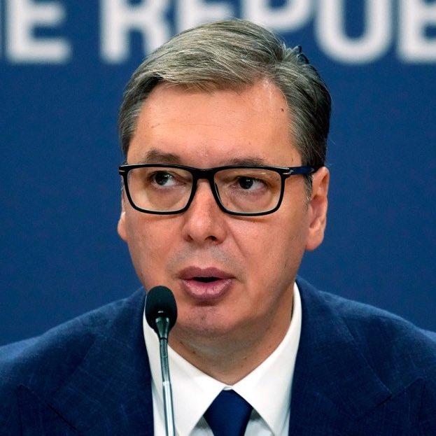 武契奇总统怒火中烧，他警告说，塞尔维亚的“保险箱里藏着一些东西”，他一直没有将它