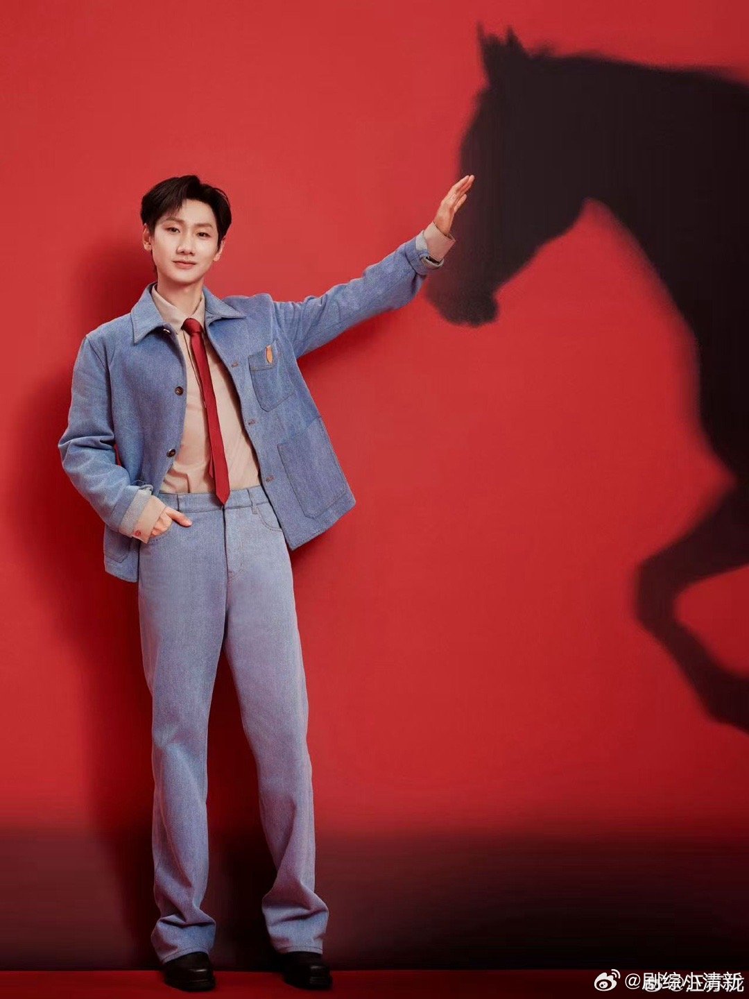 汪苏泷希望大家不要提前冲出来 汪苏泷提醒粉丝注意安全，先把《年轮》听完。他说了好