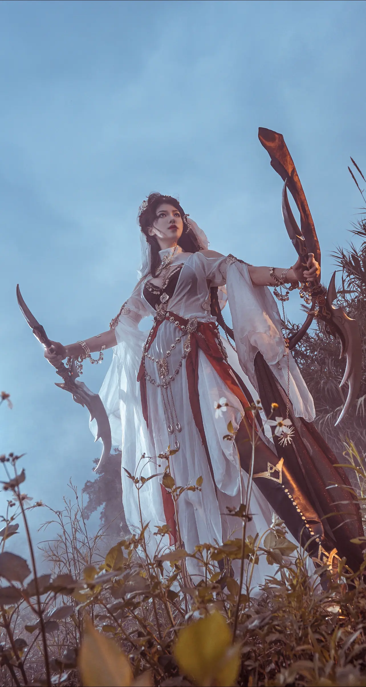 “你们中原人，都是这么娇娇弱弱的吗？” 
