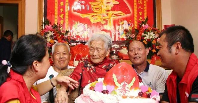 寿不能随便过，老人说：3个年龄段不宜庆祝，是哪3个年龄你知道吗？

很多人第一次