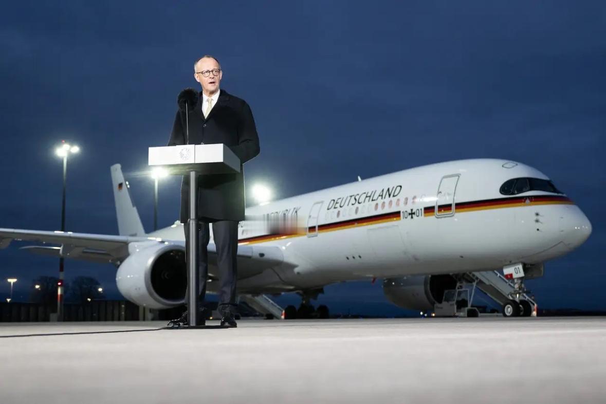 2月25日，德国总理默茨在出发前往中国之前，在柏林机场发表了简短的对华政策演说。
