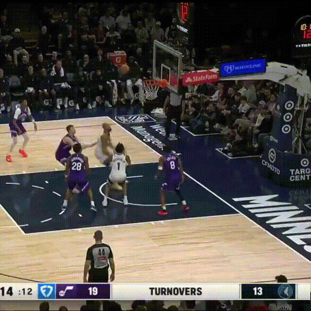 我借用库里的一句话说：“他可是NBA球员啊！”新赛季篮不住