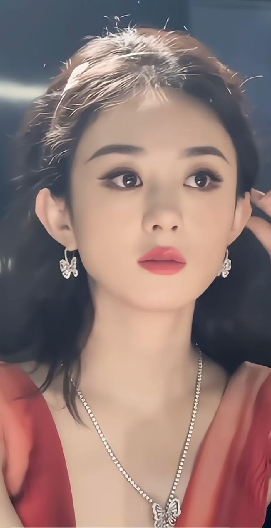 赵丽颖
淡妆浓抹总相宜[比心]