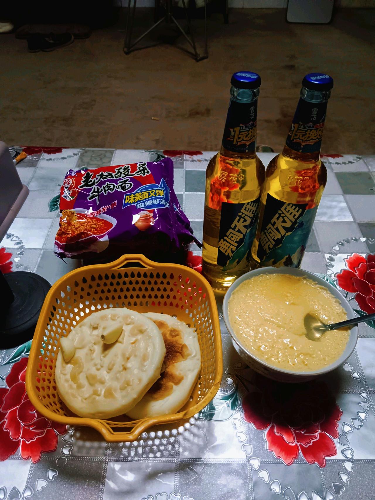 樊樊今晚夜宵专场 馒头加啤酒 啤酒🍺配佳肴 啤酒配馒头绝配 馍馍配酒