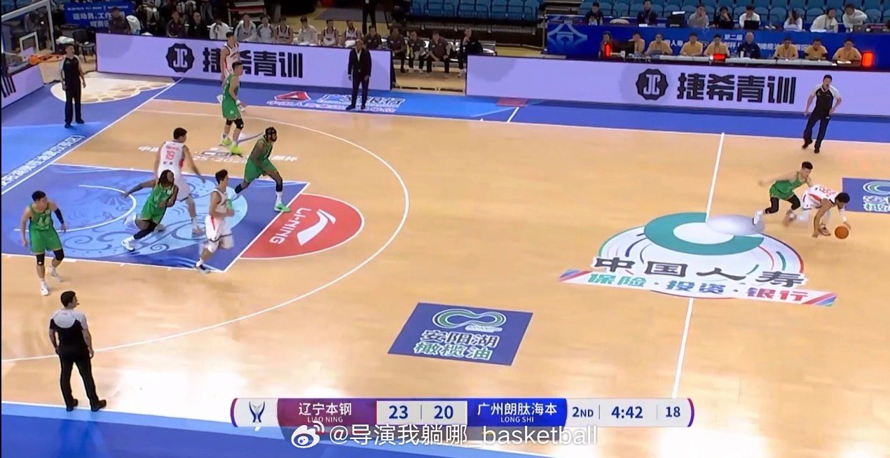 这上半场两个队是打铁和失误大赛吧