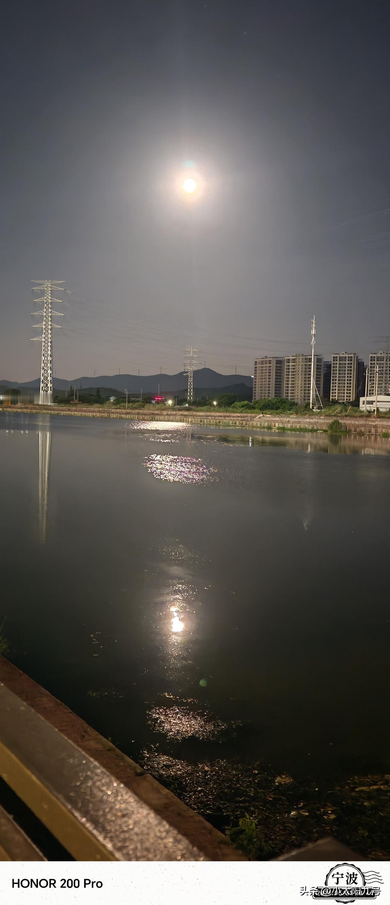 四月望月夜，宁海县穿城杨溪上之明月