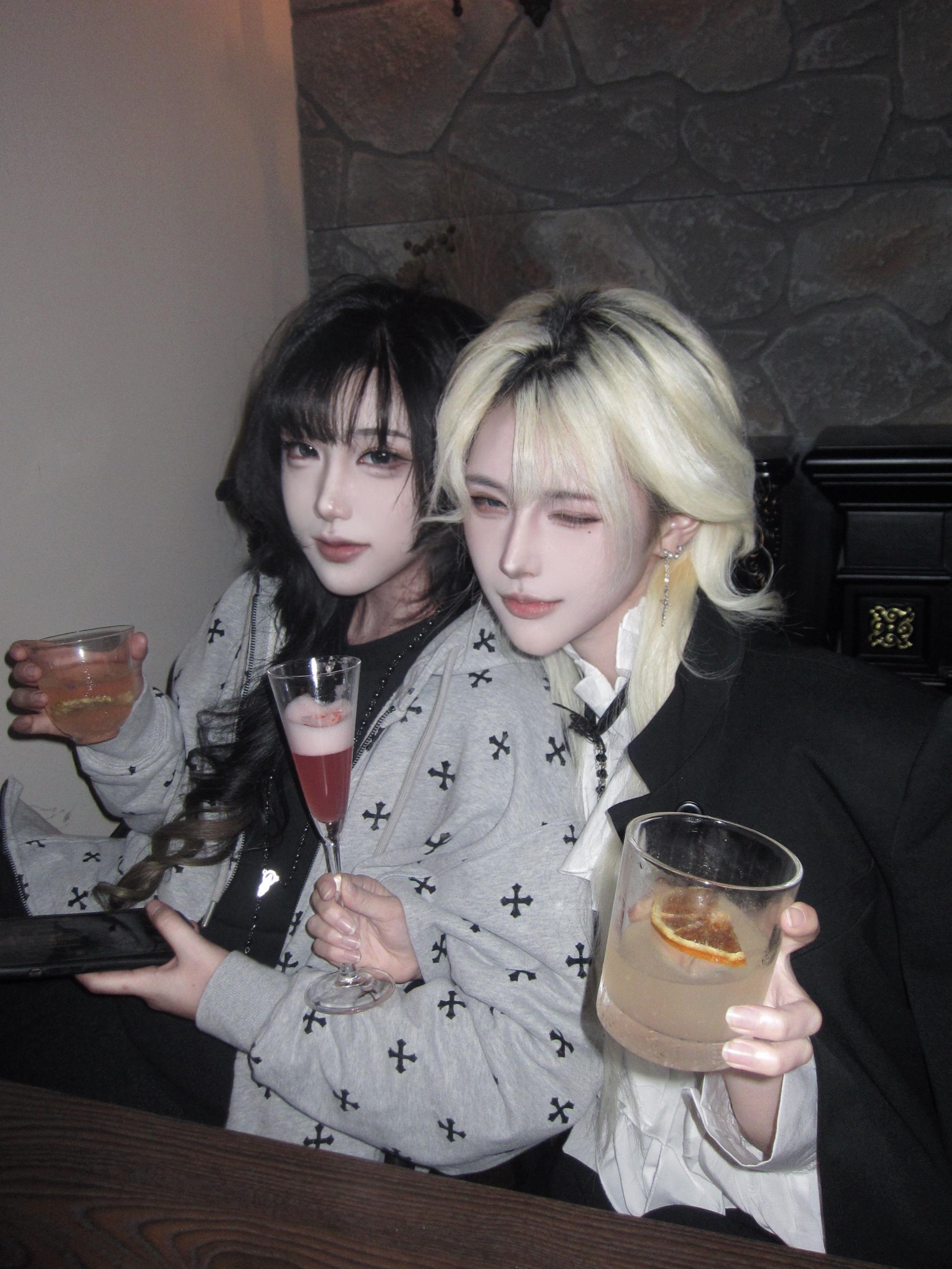 兄弟干一杯。