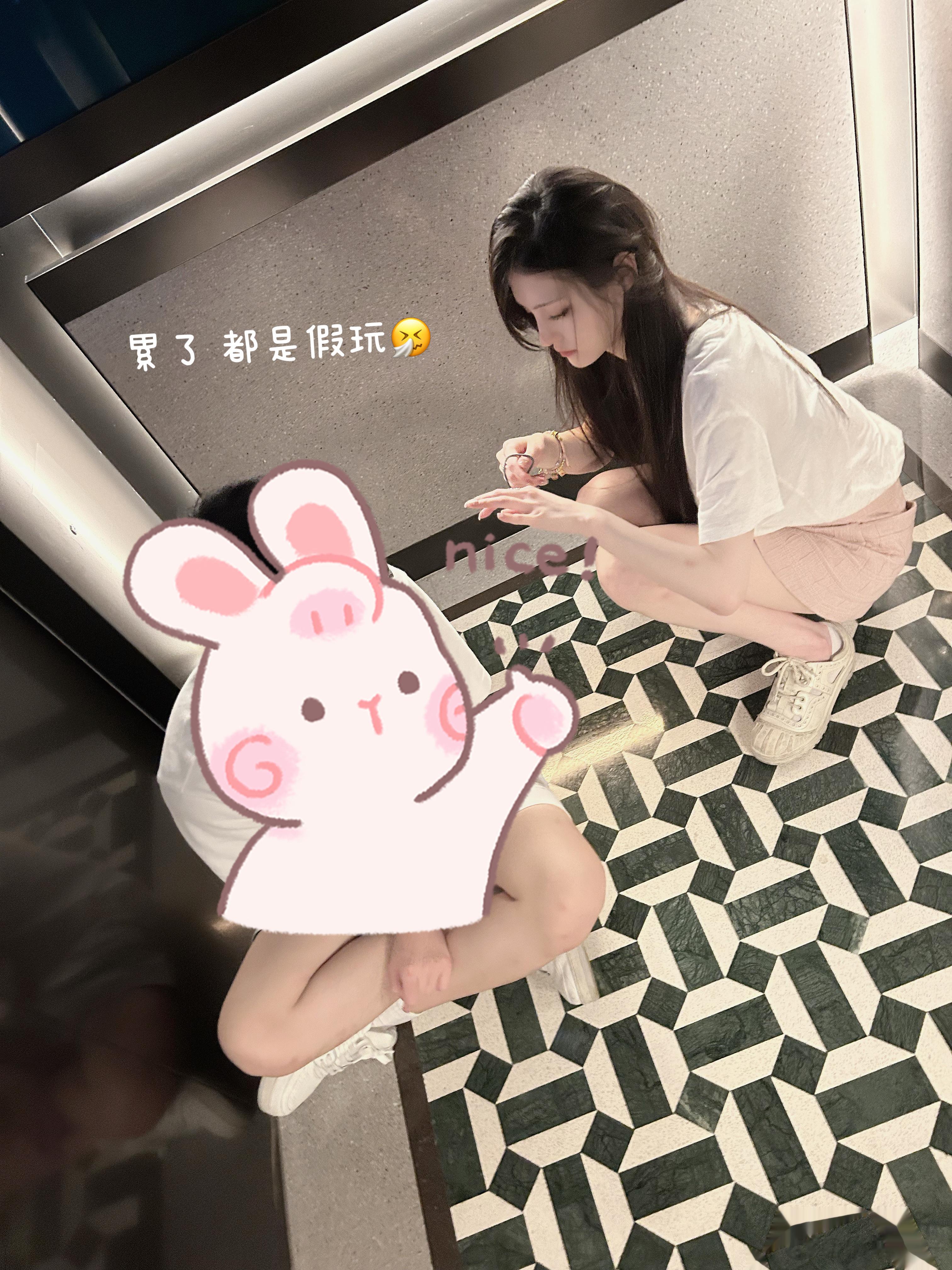 慧慧来厦门玩的很开心 玩了几天两个姐妹的家差点被我喝散 今天休息一天 更个博[嘻