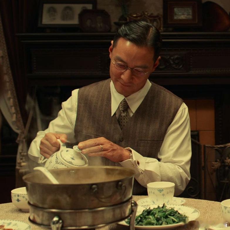 #解密杀我别用亲情刀# 解密的这一段大碗茶真的实在是让人忍不住泪目，毕竟跨越十年