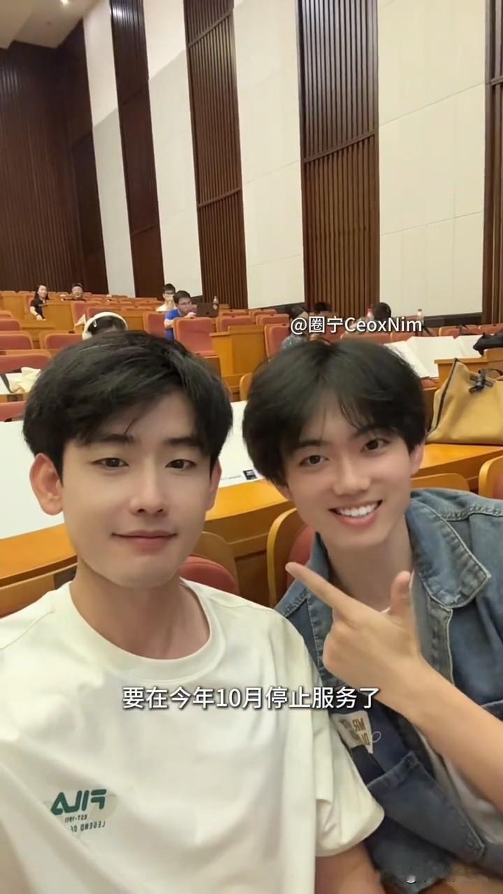 9月22日，《offer5》实习生黄凯受邀到中国人民大学参加商务活动，凯凯又接到