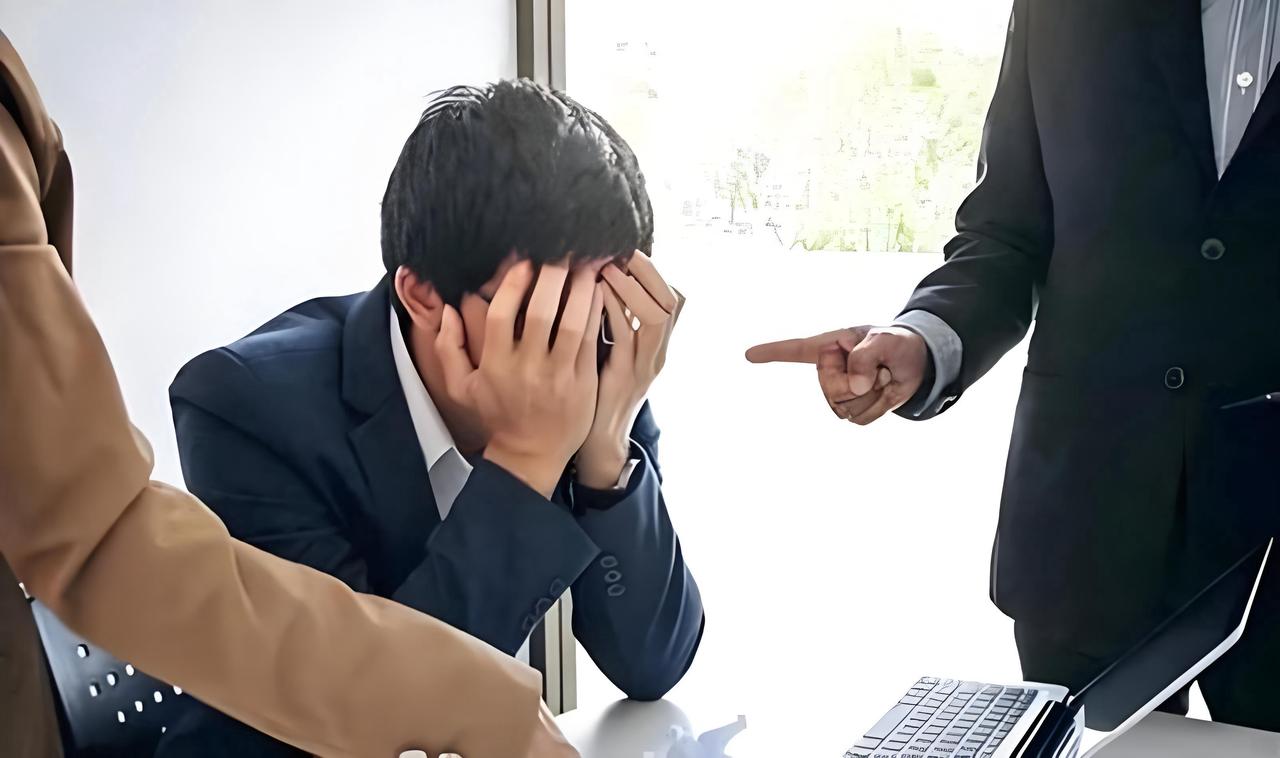 有粉丝问：金锋老师，明明不是我的错，领导却当众批评我，我当众辩解了两句，结果他暴