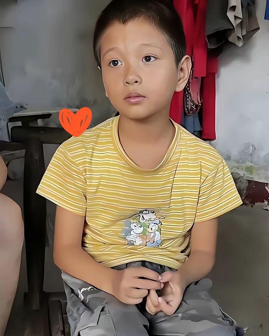 人间最戳人心的善良，
从来都不是锦上添花，
而是绝境里的挺身而出。

一名年仅9
