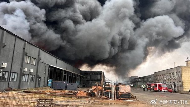 凤凰新闻【俄罗斯发动大规模袭击，并提出“停止热战”条件】当地时间4月3日，乌克兰