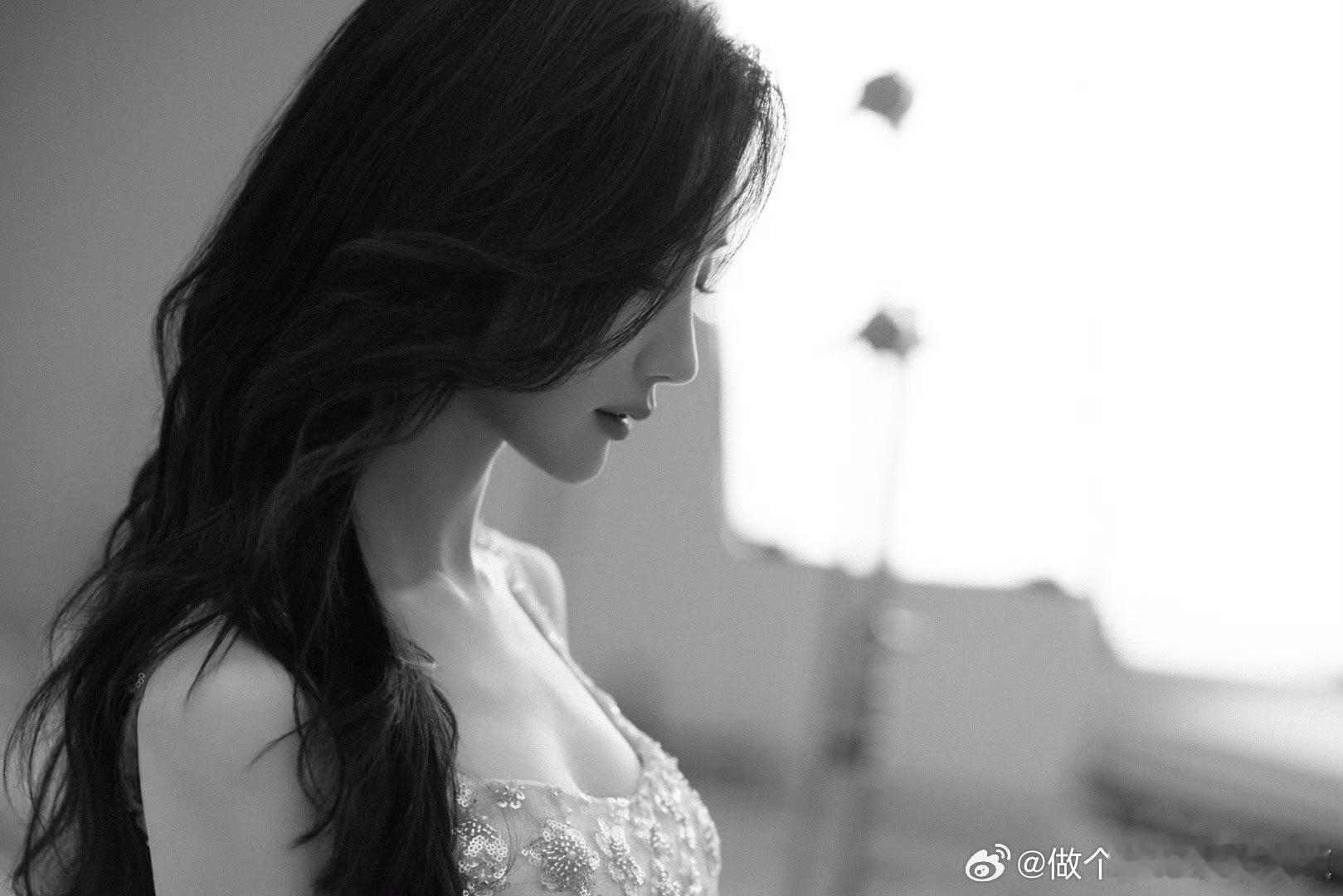 美女签新公司啦！演技在线颜值爆表，待播剧排队等你追！事业心拉满的样子太飒了～期待